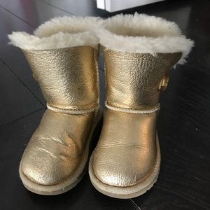 Toddler uggs size 7 gold
